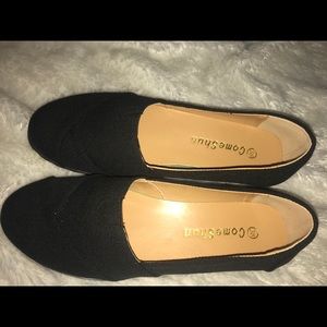 NWOT COMESHUN WOMEN’S SZ.7